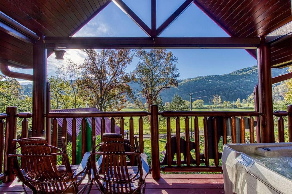 Papa Bear, Hot Tub, Wifi, 1089 Free Tickets Each Paid Day, Dollywood And More Севьервилл Экстерьер фото