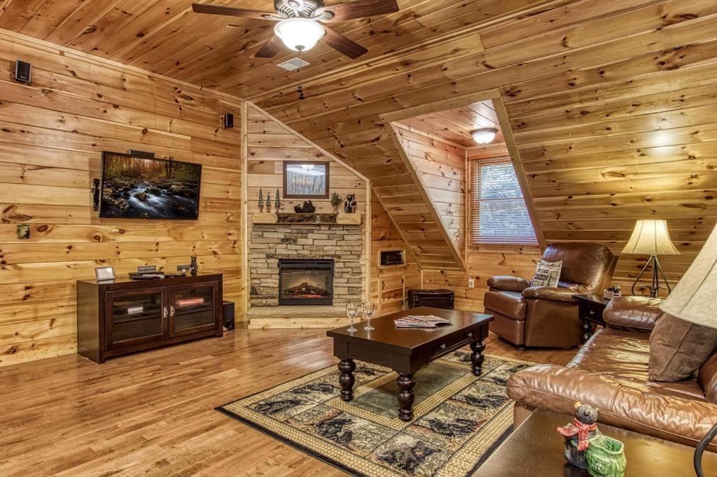 Papa Bear, Hot Tub, Wifi, 1089 Free Tickets Each Paid Day, Dollywood And More Севьервилл Экстерьер фото