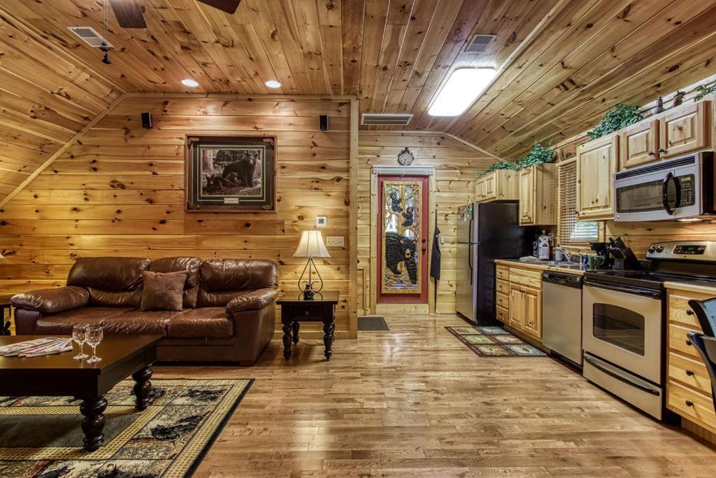 Papa Bear, Hot Tub, Wifi, 1089 Free Tickets Each Paid Day, Dollywood And More Севьервилл Экстерьер фото